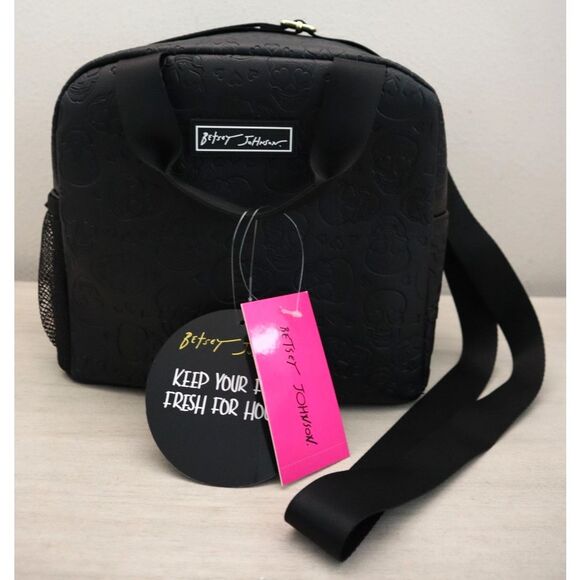 Betsey Johnson TBJ-1309 Black Skull Embossed Domed Insulated Lunch Tote Bag - Picture 1 of 13